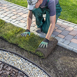 Avon Plastics, Inc - MM23920 - 3 1/2"H x 20'L Master Gardener Landscape Edging (Includes a coupler & 5 stakes)